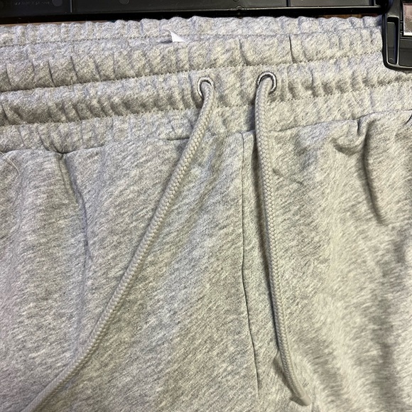 NEW FABLETICS Year Round Terry High-Waisted Sweatpant Size: Large - Picture 9 of 9